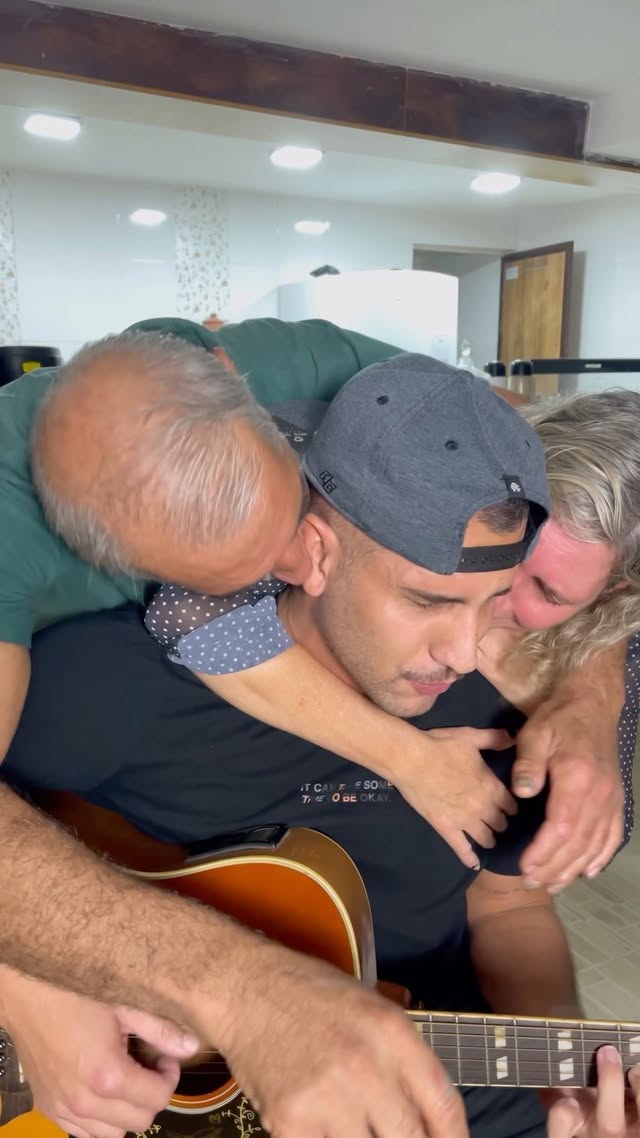 Eu vou falar que amo vocês até o meu último suspiro ❤️
Sei que o @tiagoiorc nunca vai ver esse vídeo, mas obrigado por essa música, por essa obra de arte ❤️