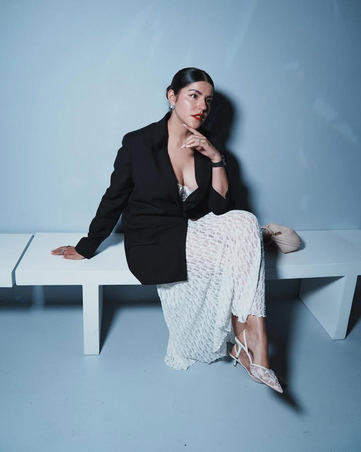El primer Volvo Fashion Week fue una locura hermosa, un torbellino de estilo y creatividad lleno de moda mexicana que me dejó sin palabras. Gracias infinitas a mi familia @volvocarmexico por hacer posible esta experiencia tan única y especial con personas tan únicas 🙏🏼 ¡Qué privilegio vivirlo juntos! 🤍🤍🤍
📸 @aguslingals
📸 @samtakataka