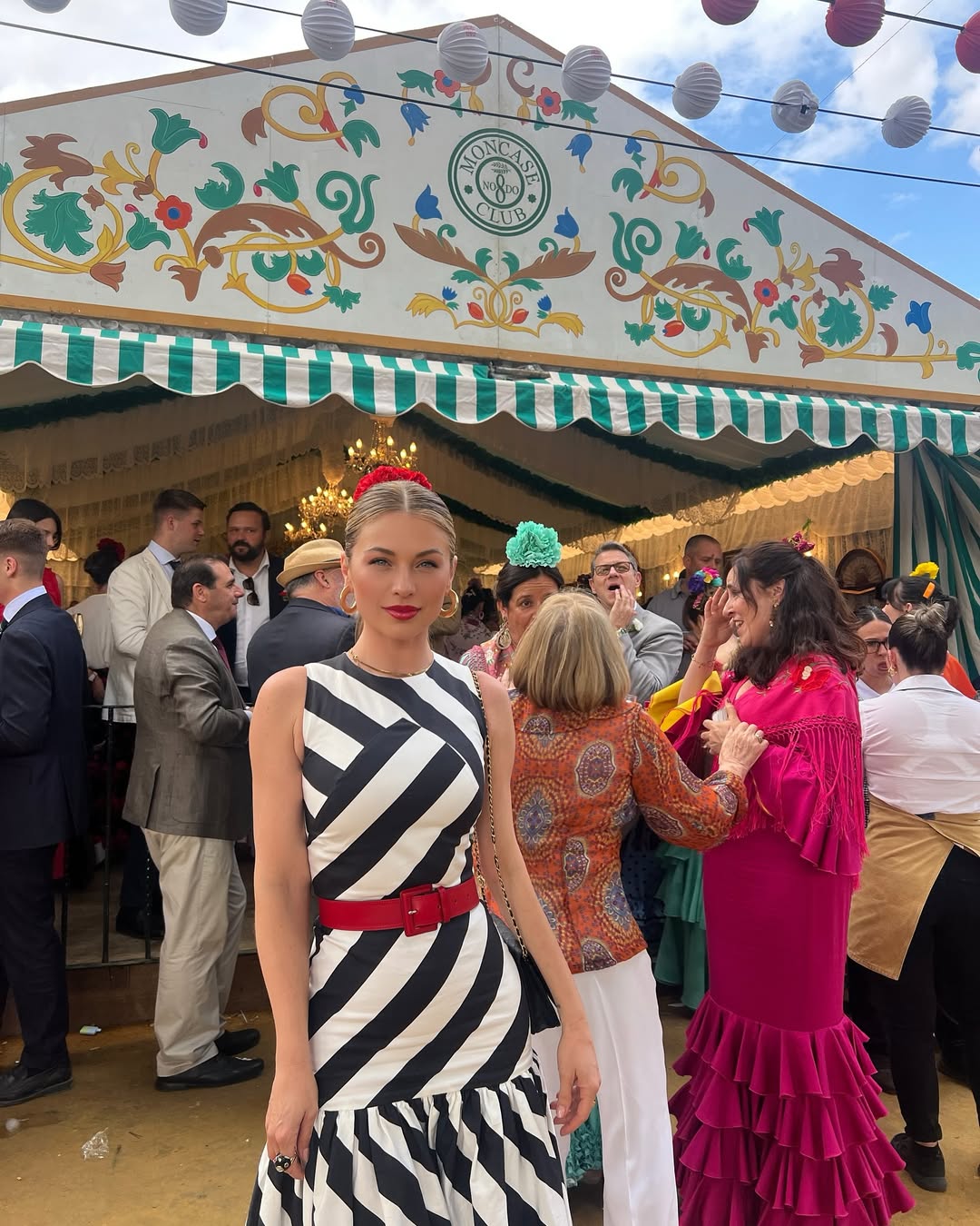 Se gozó, se bailó y se disfrutó la Feria de Sevilla. #feriadesevilla 💃🏻
Gracias Jorge Fortes y familia por todas sus atenciones
@coosyofficial
@capelliercapellier
@luxenteroficial
El próximo año me voy vestida de gitana 💃🏻