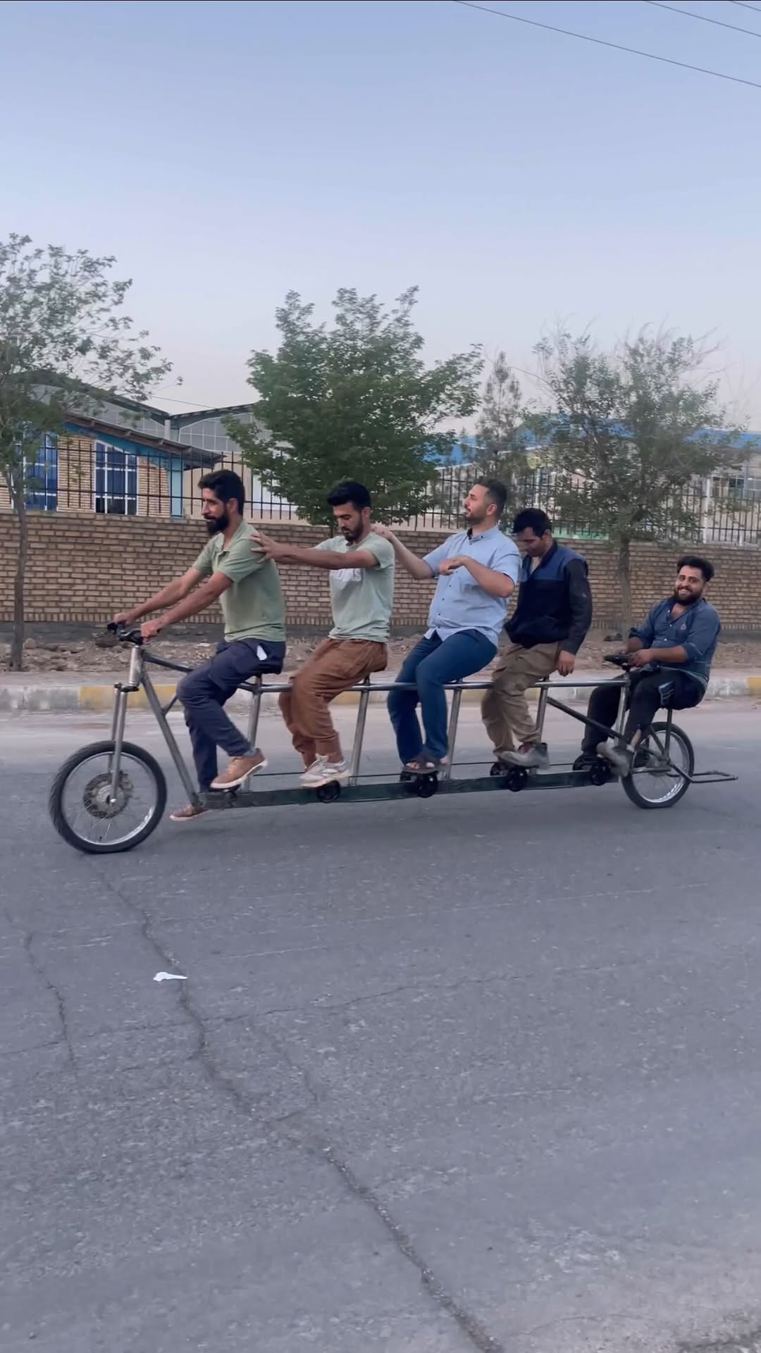 اینم یه کار قشنگ از فالوورای عزیزم 😂❤️
#دوچرخه_۶_نفره #بازار_تهران #دوچرخه