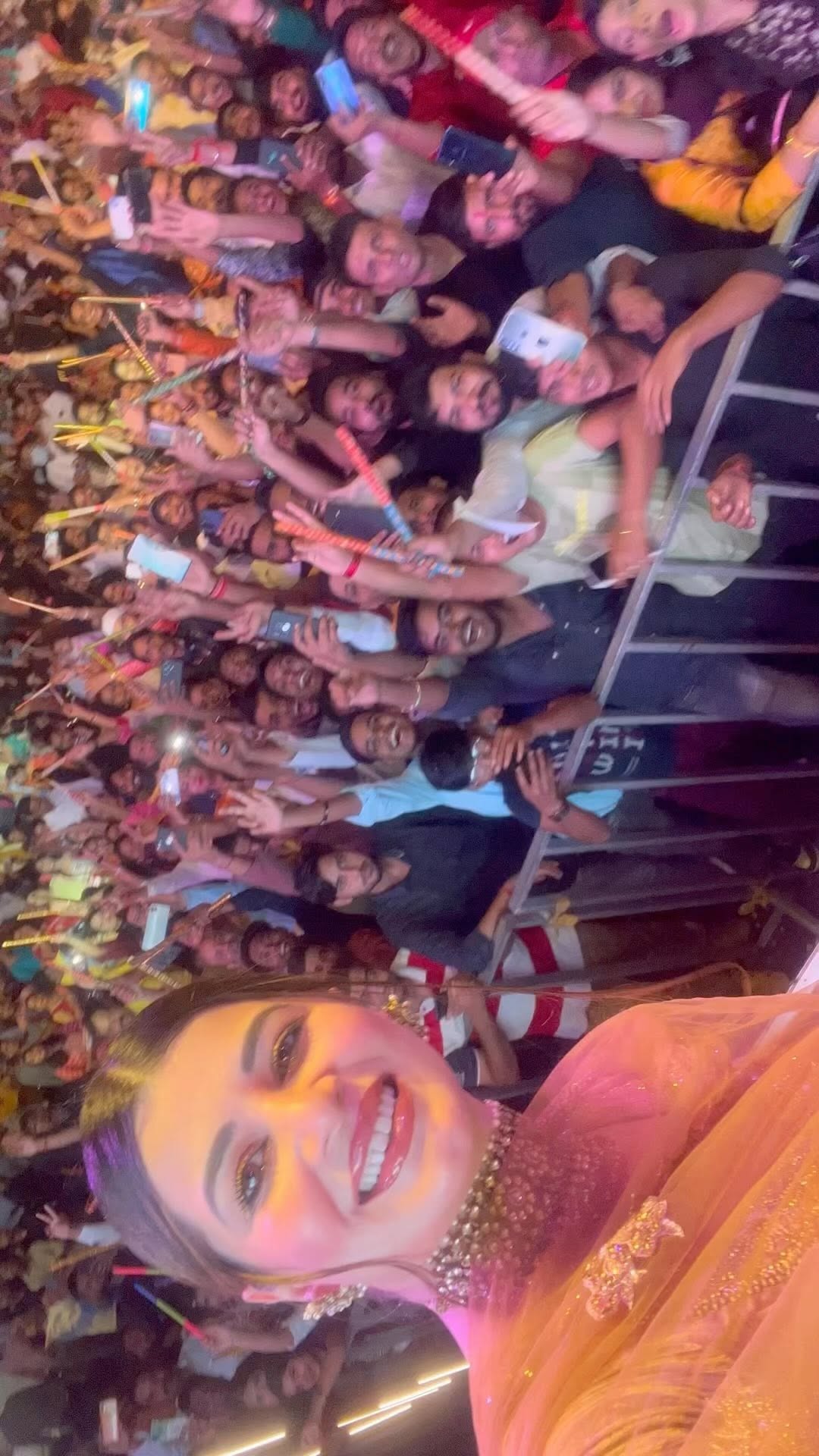 This is how we Rock #patna & The Biggest #Dandiya #Bash ..
Thank you @dainikjagrannews for having me As Your guest of honour & Gratitude For so much love #PatnaWaalo for a full house #concert #KainaataroraLive #KainaataroraConcert #Kainaatarorafans #Gratitude #Humbeled
Business manager : @business.manager_kainaat
Glam : #Kainaatarora
Hair : @simaraj482
Jewels: #kainaatarorajewels