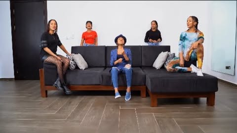 Hey guys. Just interrupting your day to show you susu singing susu's song 😁
Hope you enjoy my cover of "Heaven" by my baby @bankywellington
The lead singer is who you people think I am but the character in red is who I really am🤣🤣🤣
Song by @bankywellington
Video shot and edited by @theoladayo
M&M by @tkbeatking
@itsprinceehis
All vocals by me
Link to stream is in my bio