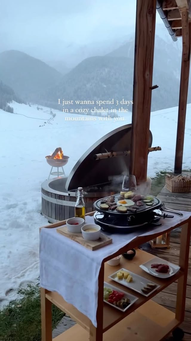 Imagine spending New Year’s Eve at this special place ✨🥂🎇
Who would you like to stay in this cozy chalet with? 🤍
📍 @chalet_wiesenglueck
#chalet #mountains #beautifuldestinations #aesthetic #chalets #wintervibes #newyearseve