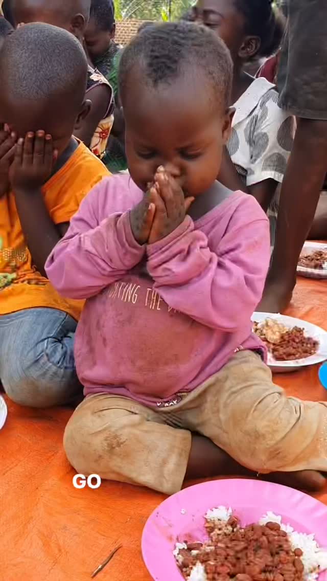 If you’ve ever said, “I want to make a real difference”—this is it.
Not a hashtag. Not a trend.
A real child. With no home. No family. No idea when they’ll eat again.
@rosehousefoundation is changing that.
In Kasiga Village, Uganda, they’re building more than shelter for children orphaned by HIV/AIDS
—
They’re creating family.
With food. With safety. With love.
And most importantly—with Jesus.
I’ve supported Rose House Foundation for years now, and I can tell you:
This is real.
The children are real.
And so is the impact.
This isn’t about charity. It’s about humanity.
💙 Ready to make a real difference?
👉 DONATE today 🤍
📍 rosehousefoundation.org
🔗 Link in bio
#RoseHouseFoundation #nonprofit #children
#Donate #Africa #explorepage #makeadifference
——— • ———
Se você já disse: “Quero fazer a diferença!” — essa é sua chance.
Não é uma hashtag. Não é uma tendência.
É uma criança de verdade. Sem lar. Sem família. Sem saber quando vai comer de novo.
A @rosehousefoundation está mudando essa realidade.
Na Vila de Kasiga, em Uganda, eles estão construindo mais do que abrigo para crianças órfãs do HIV/AIDS
—
Eles estão criando uma família.
Com comida. Com segurança. Com amor. E, acima de tudo — com Jesus.
Eu apoio a Rose House Foundation há anos e posso afirmar:
É real.
As crianças são reais.
E o impacto também.
Isso não é sobre caridade. É sobre humanidade.
💙 Pronto para fazer a diferença?
👉 DOE hoje mesmo 🤍
📍 rosehousefoundation.org
🔗 Link na bio
#Foundation #ONG #Africa
#Donate #crianças #explorepage✨