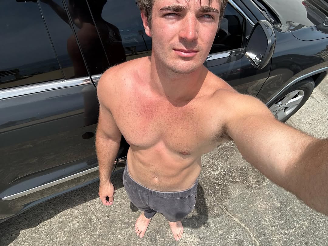 Lot of time at the beach this week ๐ค๐ป๐ตโ๐ซ#summer #beachbody #model #sunset #brentanthony