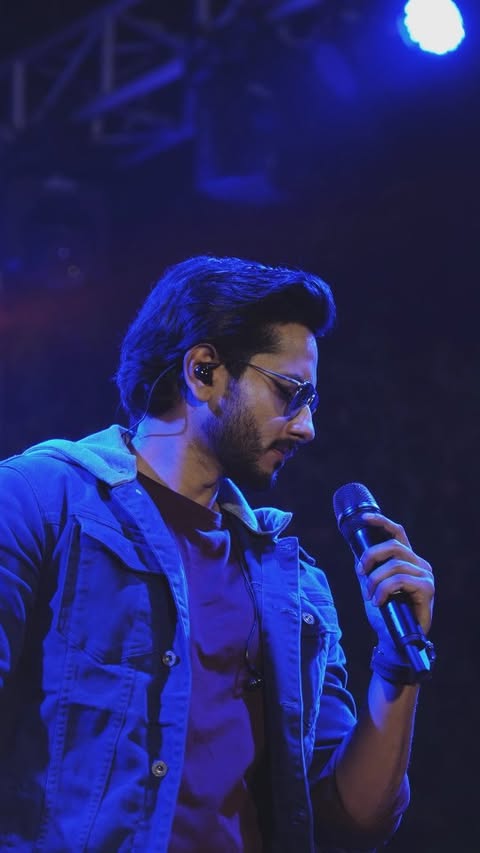 From Student to Performer - Full circle moment!
Performing at my alma mater, BITS Pilani, for Jashn 2025 was surreal. The crowd's energy was absolutely insane !
A huge shout out to my amazing band for always having my back and making the music come alive. Couldn't do it without you guys @harryonkeys
@fredrosh52 @bobbyrythmistofficial @rohitastekar
Video courtesy @manojkmenon
#BITSPilani #Jashn2025 #liveperformances #collegeconcert #Grateful #Blessed #faceofvaroinmarwah #dubaisinger
@jashn.bits @bitspilanidubai