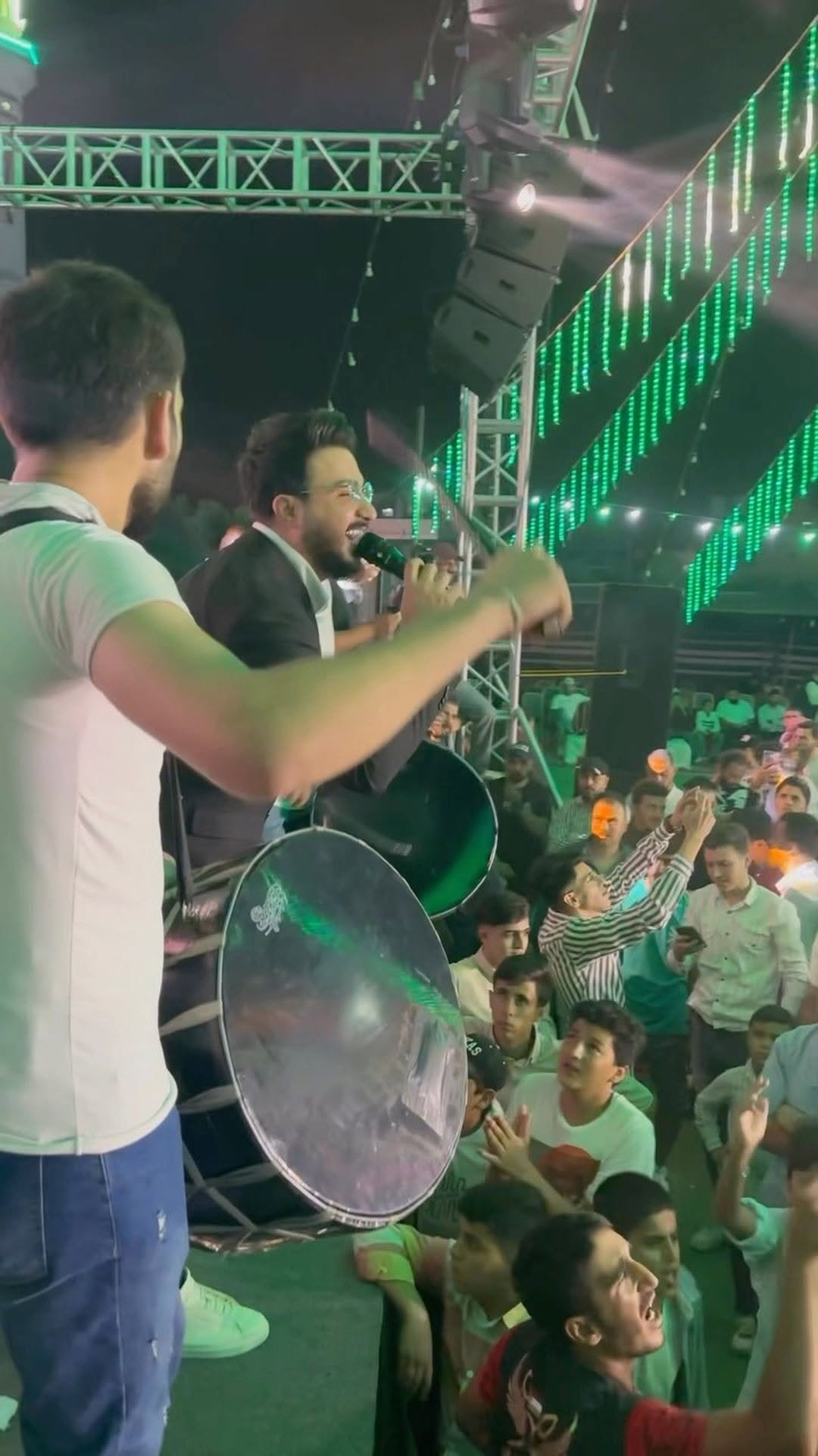 أهل سحاب العز ،، تشرفت فيكم جميعاً ، والف مبروك للعريس أحمد و لـ آل ابو زيد الكرام.♥️
—-
For Business: +962785460851
#محمود_الدعجة
#سحاب
#الاردن