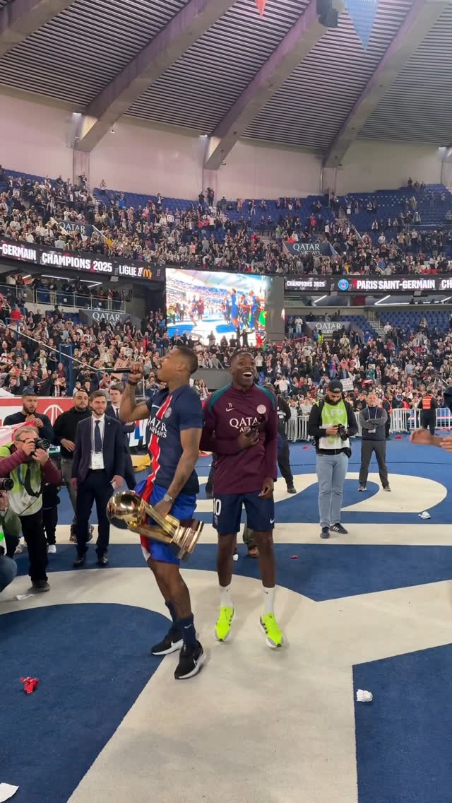 🎙️ @kimpembe3 & @o.dembele7 with the mic 🤣