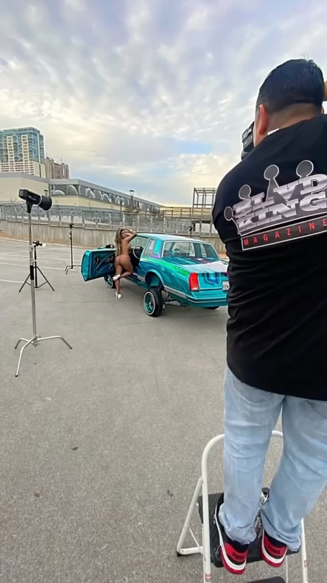 Magazine cover shoot for @blvdkingmagazine
It was fun shooting with my @fernandodeanda and @blvd_mike_g again!
Thank you for the amazing opportunity.
Big shout out to the high class San Antonio car crew! I Love representing my city 💙💜💖