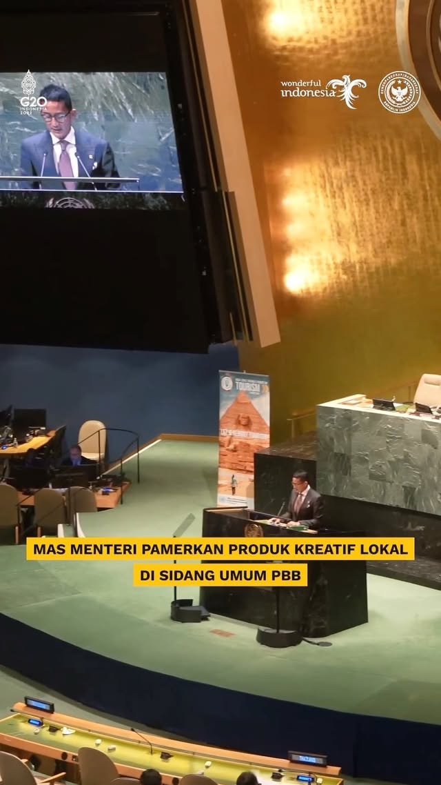 Dalam agenda Sidang Umum PBB High-Level Thematic Debate on Tourism @unitednations saya perkenalkan langsung ke hadapan dunia produk sedotan dari rumput purun @purun.ecostraw yang mengedepankan konsep ramah lingkungan.
Rumput purun juga bisa diciptakan menjadi berbagai kerajinan tangan yang indah nan unik sehingga dapat membantu para pengrajin lokal hingga memajukan UMKM agar dapat bersaing di skala global.
Saya optimis dengan konsep dan produk-produk berkelanjutan ini kita bisa dorong KEBANGKITAN EKONOMI, ciptakan LAPANGAN KERJA, dan buka PELUANG USAHA.