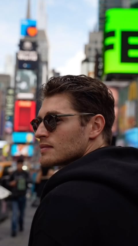 A stroll through Waverly Place on the @sonyalpha 7 IV
A great camera for anyone looking to make the leap into full frame photography, high quality, easy upgrade, improved efficiency #giftedbysony