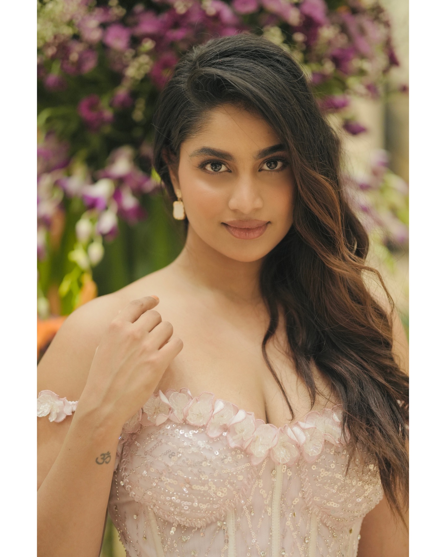 Straight out of castle 🏰🌷🌸
Outfit @frontiers_fashion_lounge
📷 @prem._13m