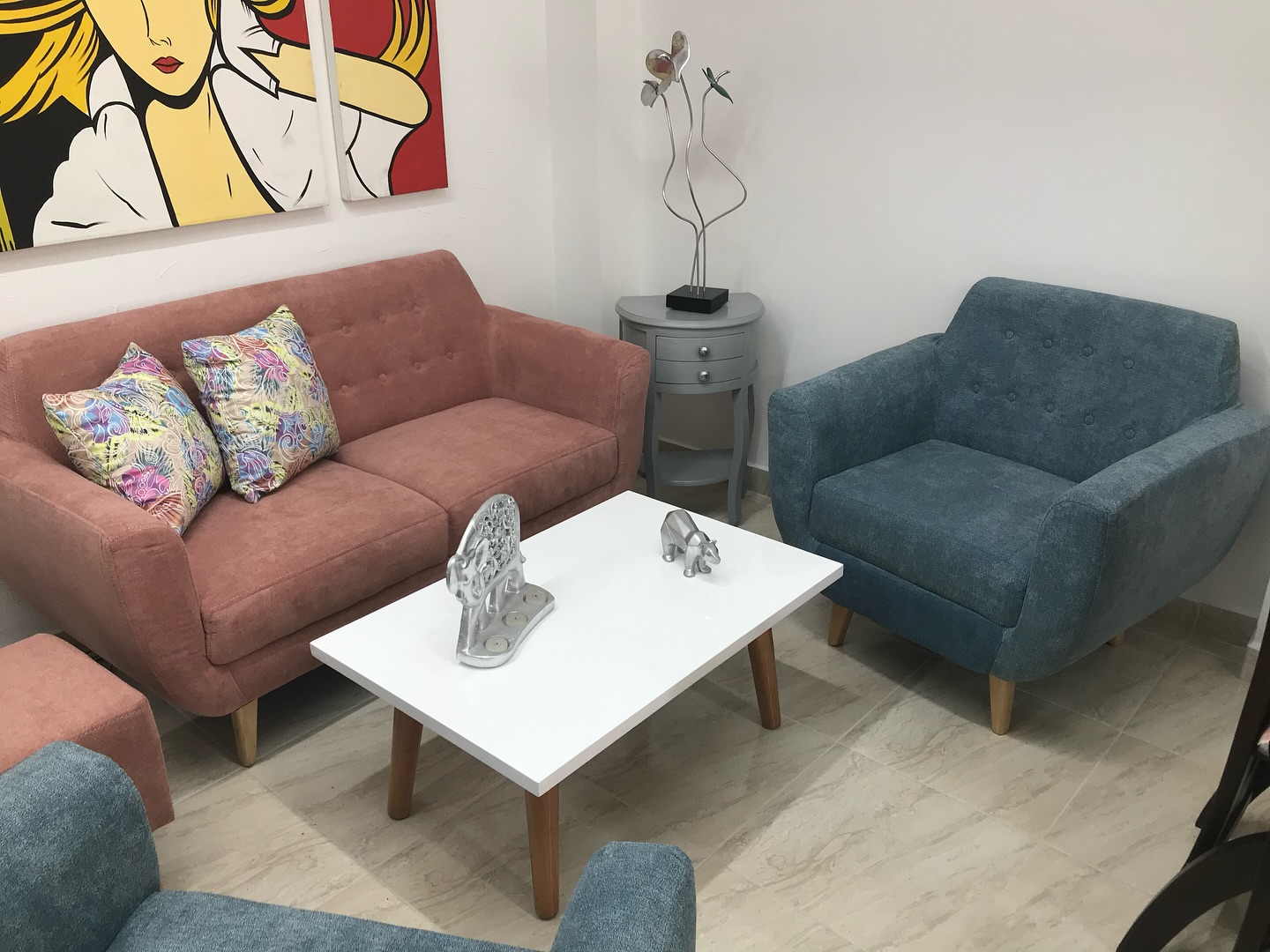 Tu sala soñada empieza aquí
Este sofá es perfecto para reuniones, descanso o simplemente… disfrutar tu hogar.
✔️ Personalizable en color, tamaño y tela.
✔️ Tela antirrasguños ideal si tienes mascotas.
🛠️ Más de 25 años de experiencia
#sofa #sillones #salas #mueblerías #medellíncolombia