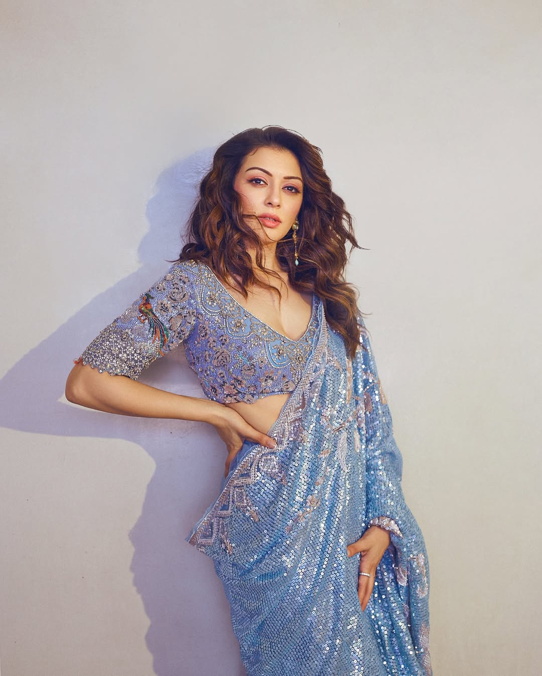 Hi 🩵
•
•
•
•
Saree- @rimpleandharpreet
Styling- @niru05_raghupathy
Jewellery - @aulerthofficial @tyohaarsilverjewellery
Styling team- @stylebyeshh @kavya__anand @kinjal4045__ @saigopalchikkala_cine_costumer
MUH- @rupeshryadav @ashwini_hairstylist
Photography- @shaktismaran