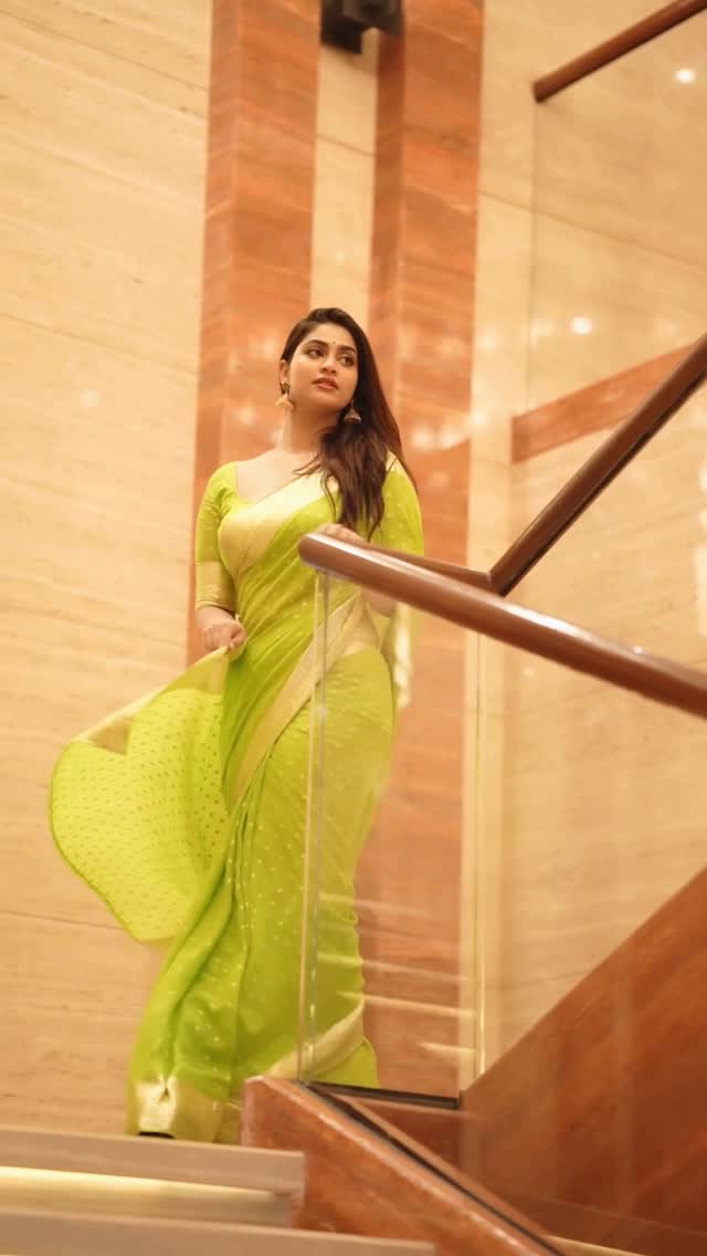 நின் முகம் கண்டேன் 💚
Outfit @_sindhufashions_