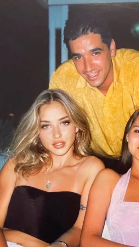Holy Genetics 🥵
Just look at her mom! Double tap if her mom is a pure beauty ✨