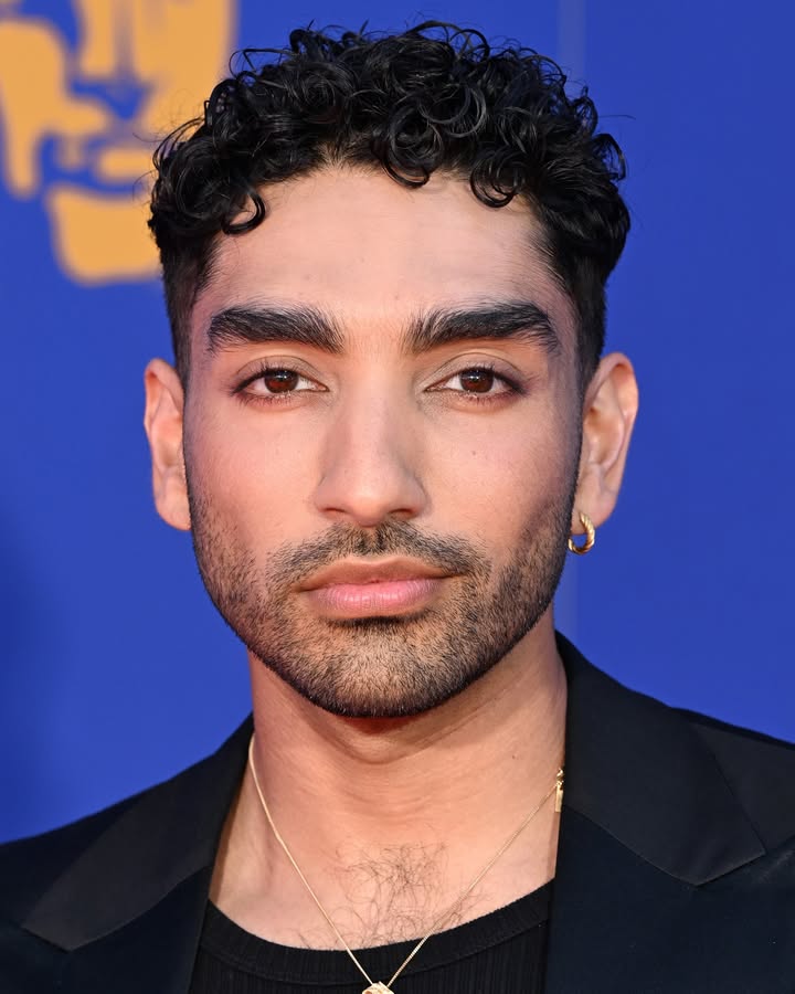 Shoutout mumsy for the eyebrows.
@bafta @gettyimages
Stylist @martin__metcalf
Wearing @dsquared2
Makeup @makeupbyhasan
Jewellery @completedworks
Hair @salon64london @rickyandthe64 @hairbystephsoho