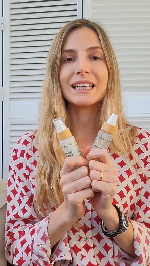 ✨ ¡Estamos de celebración en Bonaloa Skincare! ✨
Este año tenemos 5 nominaciones a los Premios iDermo 2025 y me hace una ilusión enorme compartirlo con vosotros:
💫 Bonaloa Retinal Cream:
▸ Nominada a Mejor Producto Antimanchas
▸ Nominada a Mejor Producto Antiedad
👁 Total Eye Restore (ojos y labios):
▸ Nominado a Mejor Contorno de Ojos
▸ Nominado a Mejor Producto Facial
Y además…
❤️ ¡He vuelto a ser nominada a Mejor Comunicadora de Salud 2025!
(Ya lo fui también en 2024, y no puedo estar más agradecida por esta nueva oportunidad).
🗳 ¿Nos ayudas con tu voto?
Es una encuesta muy rápida (solo 12 preguntas, y en cada una puedes elegir 2 opciones).
Los productos de Bonaloa están en las 4 primeras preguntas.
Y mi nombre, Pilar Hernández, aparece en la última pregunta, en la categoría “Mejor Comunicador/a de Salud”.
🟣 Si no sabes qué más votar en alguna pregunta, puedes elegir solo Bonaloa y marcar la opción de "Voto en blanco", que está disponible en todas las categorías.
🙏 Te agradecería muchísimo tu apoyo y tu voto.
Puedes votar desde el link en nuestra bio, o directamente aquí:
🔗 https://www.idermo.com/premios (no funciona haciendo click, hay copiar y pegarlo en tul buscador)
Gracias por estar ahí siempre 💜
#PremiosiDermo2025 #BonaloaSkincare #RetinalCream #TotalEyeRestore #PilarHernández #MejorComunicadoraDeSalud #Dermocosmética #Farmacia #iDermo