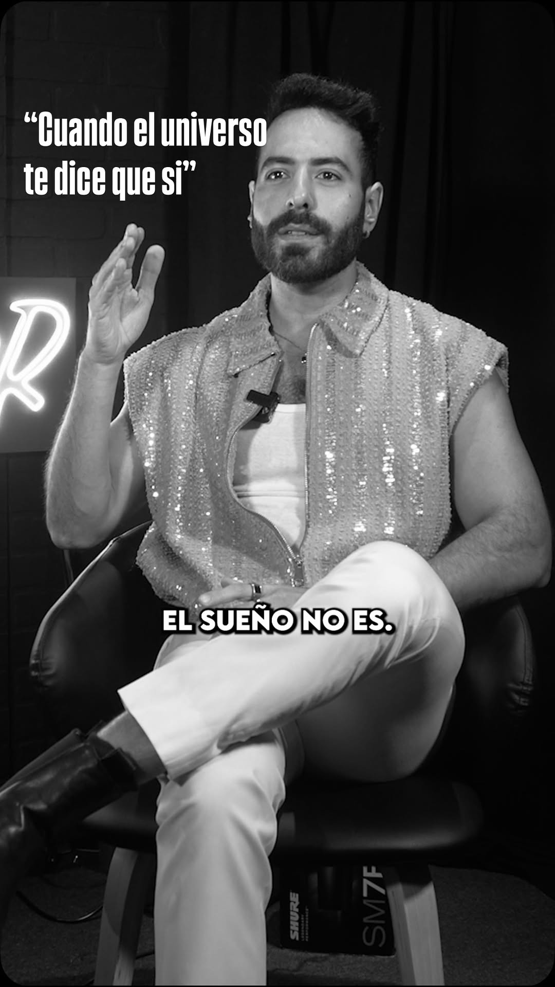 @racolmenero y su forma de ver la vida ✨conoce su lado más consciente en su entrevista, ya disponible en YouTube 🎙️
Stylist: @enricobompani
#musica #podcast #parati #entrevista #cantante