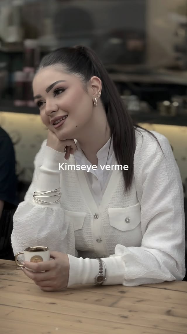Bu şarkı bir başka ... 🤍
Makyaj : @jale.beautystyle