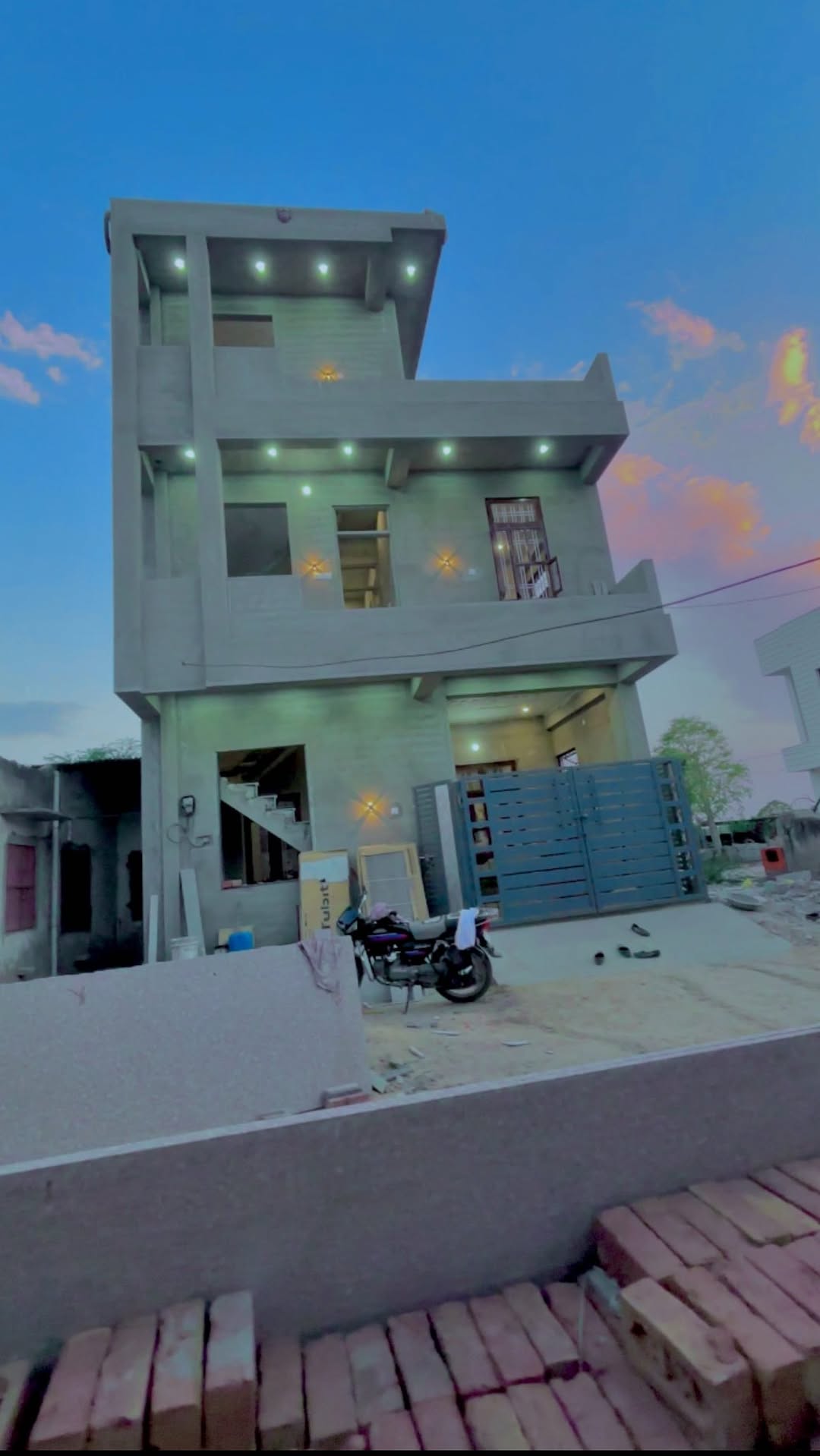 मेरे साँवरे की हवेली लगभग तैयार है Part 1 😊✅
.
.
.
.
.
#part1 #newhouse #complete #thankyou
#my #dear #lord #krishna 🧿#singerganeshmalirampura 👌✅