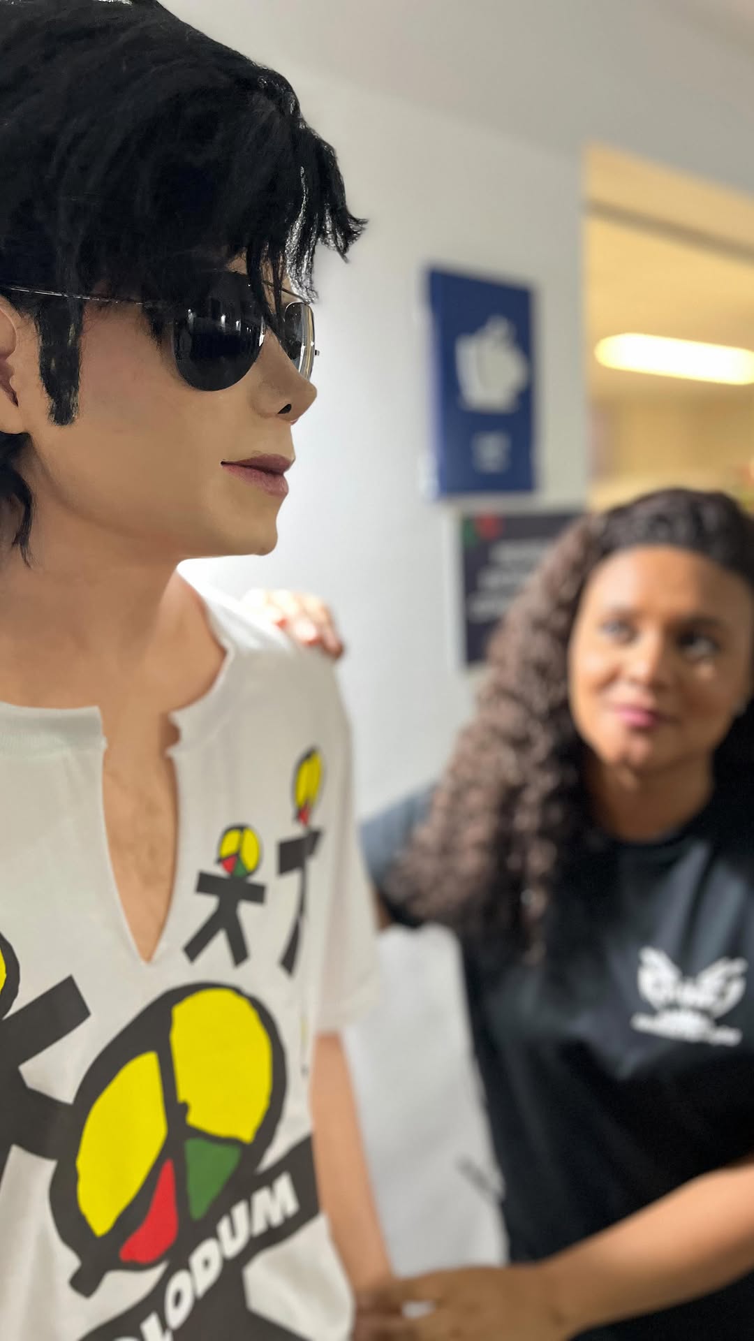🕺🏾 Michael, eles não ligam pra gente…. A diversão dos 30 + 😂❤️.
Um agradecimento ao nosso câmera : @mf_producoes_audiovisuais Mike novelinha
#theydontcareaboutus #michaeljacksonforever #exporeidopop #olodum #meutrabalhotamematando