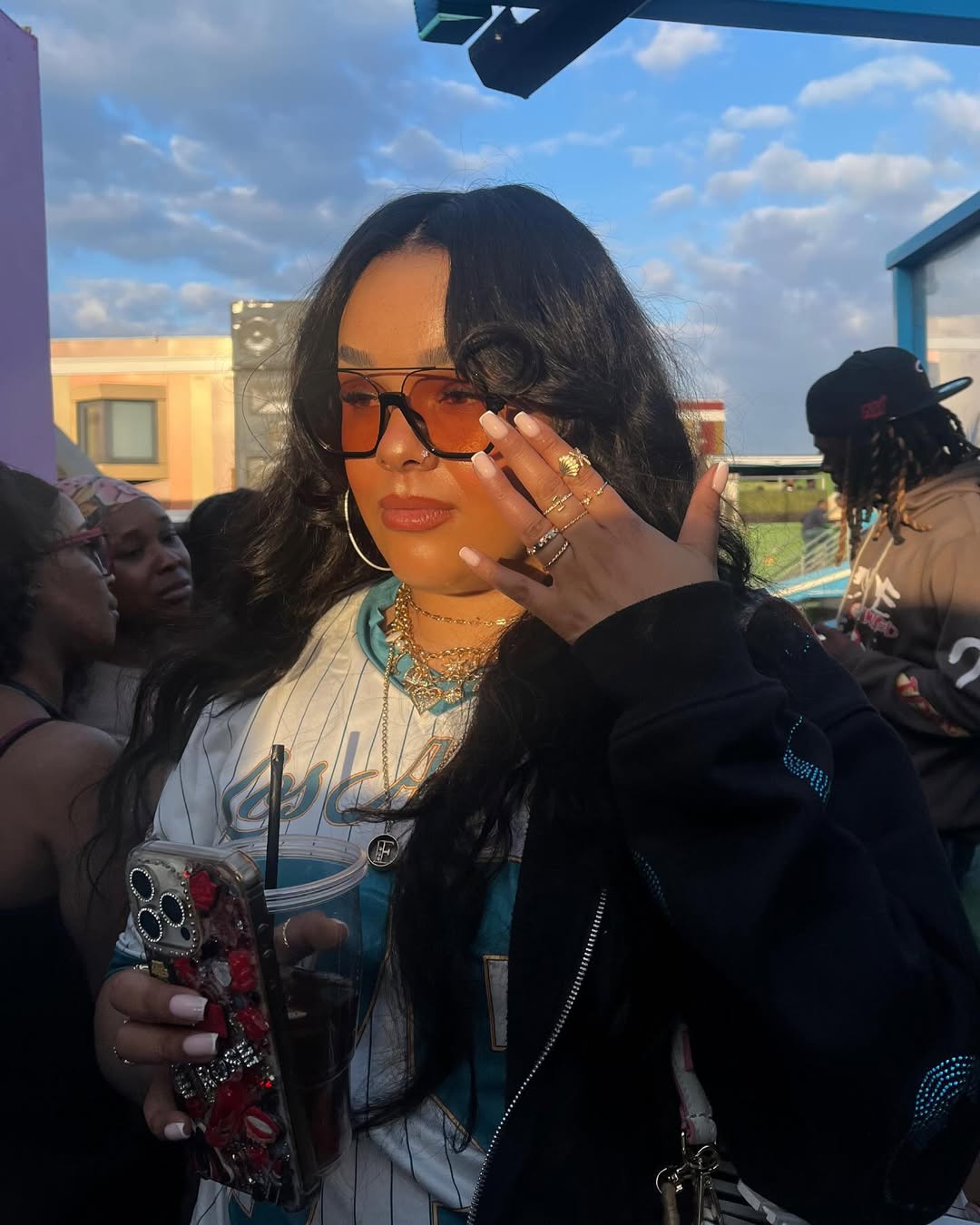 Main character energy. No auditions necessary
@hennessy in my Cup always π₯
πΈ - @tee.klove
Nails - @beautybyzey__
Stylist - @ellieroseartist π«Άπ½