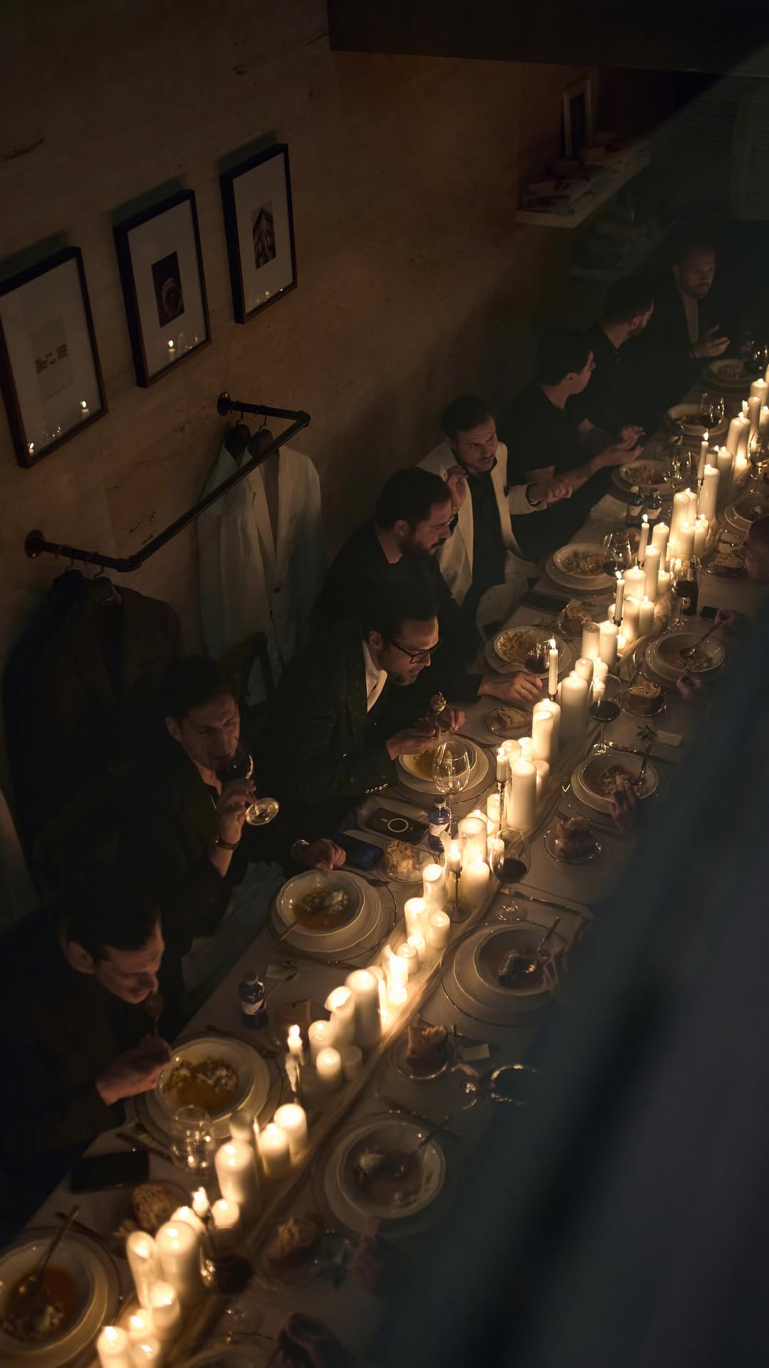 Hippie Crew - Friends
A dinner at home
🍴Making magic @restauranteregadera
💥Atmosphere by @bloom_studio_cordoba