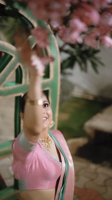 " A celebration of heritage, stitched with elegance"
Thankyou @varahi_couture for this outfit
Video creator @v_capturesphotography
#rashmigautam #indianwear #2025 #instareels #lehnga #halfsaree