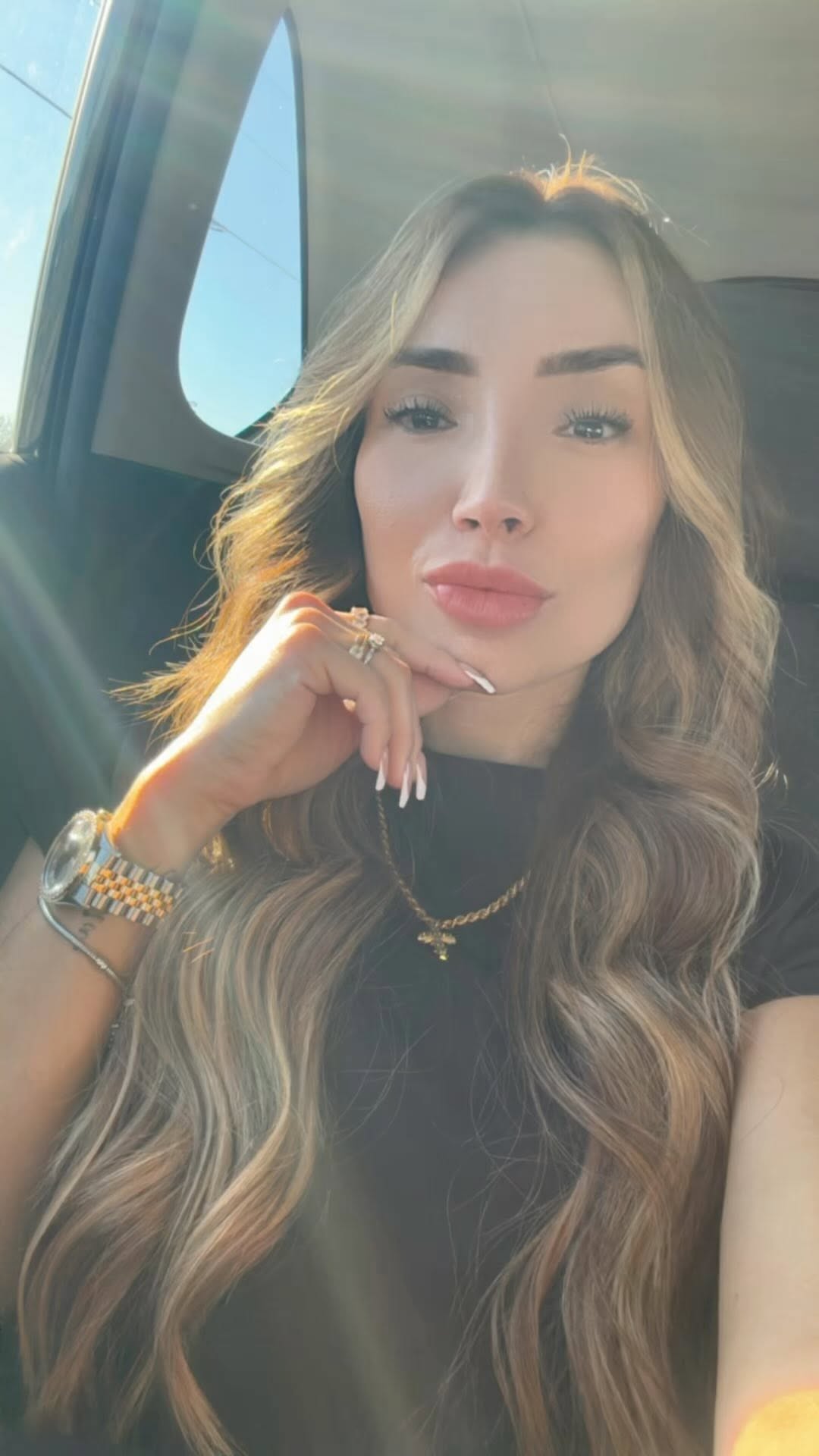 Gracias a Dios y al universo por un aรฑo mรกs de vida๐๐ผ, los cumplรญ muy feliz๐๐ป๐๐ , al lado de todos mis amig@s hermosos que hicieron mi dรญa muy especial.๐ซถ๐ผโจ๐ฆ mi cambio de look con el mรกs del los mรกs @jetset_hairsalon gracias por dejarme mรกs divina๐๐ ,y Mis ๐ preciosos de @mamachanitadesserts muchas gracias quedaron espectaculares y deliciosas๐คค๐๐ฝ