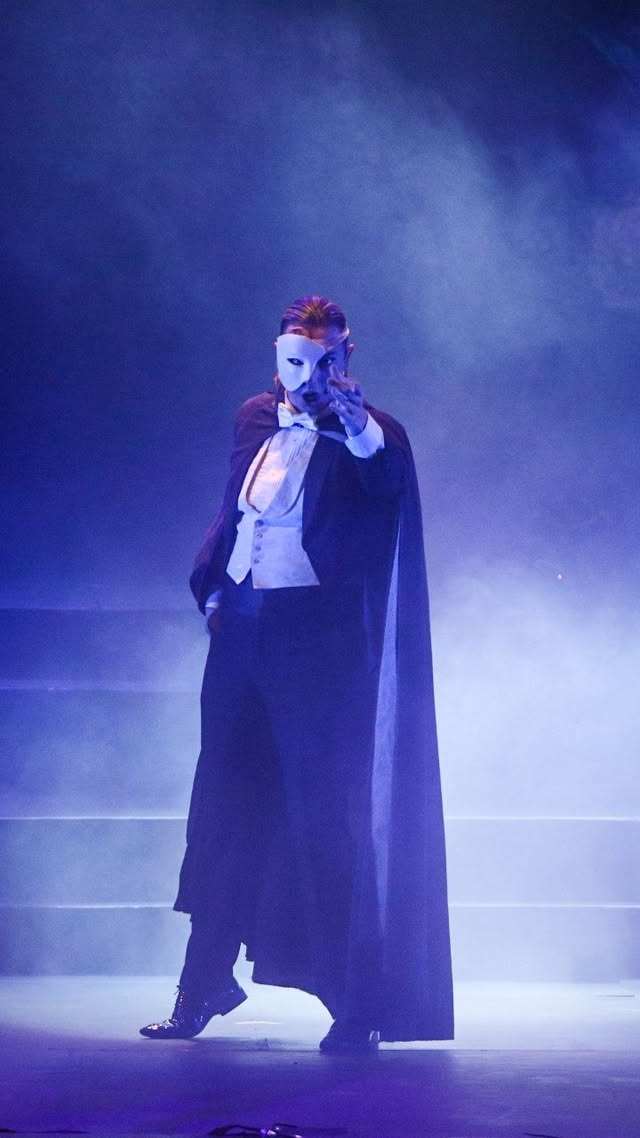 El Fantasma De La Opera.
Una verdadera obra de arte en Rosario
.
.
Felicitaciones @martinmasiello.cantante @nazazazzaza @manuansaldi en nombre de todo el elenco en el @teatroelcirculo .
Registro para @butacalibreok
.
.
Gracias @guidomartinezcarbonell y a todo el personal del Teatro.
@balletrusoderosario
.
.
📸 @phluisfrontini #phluisfrontini