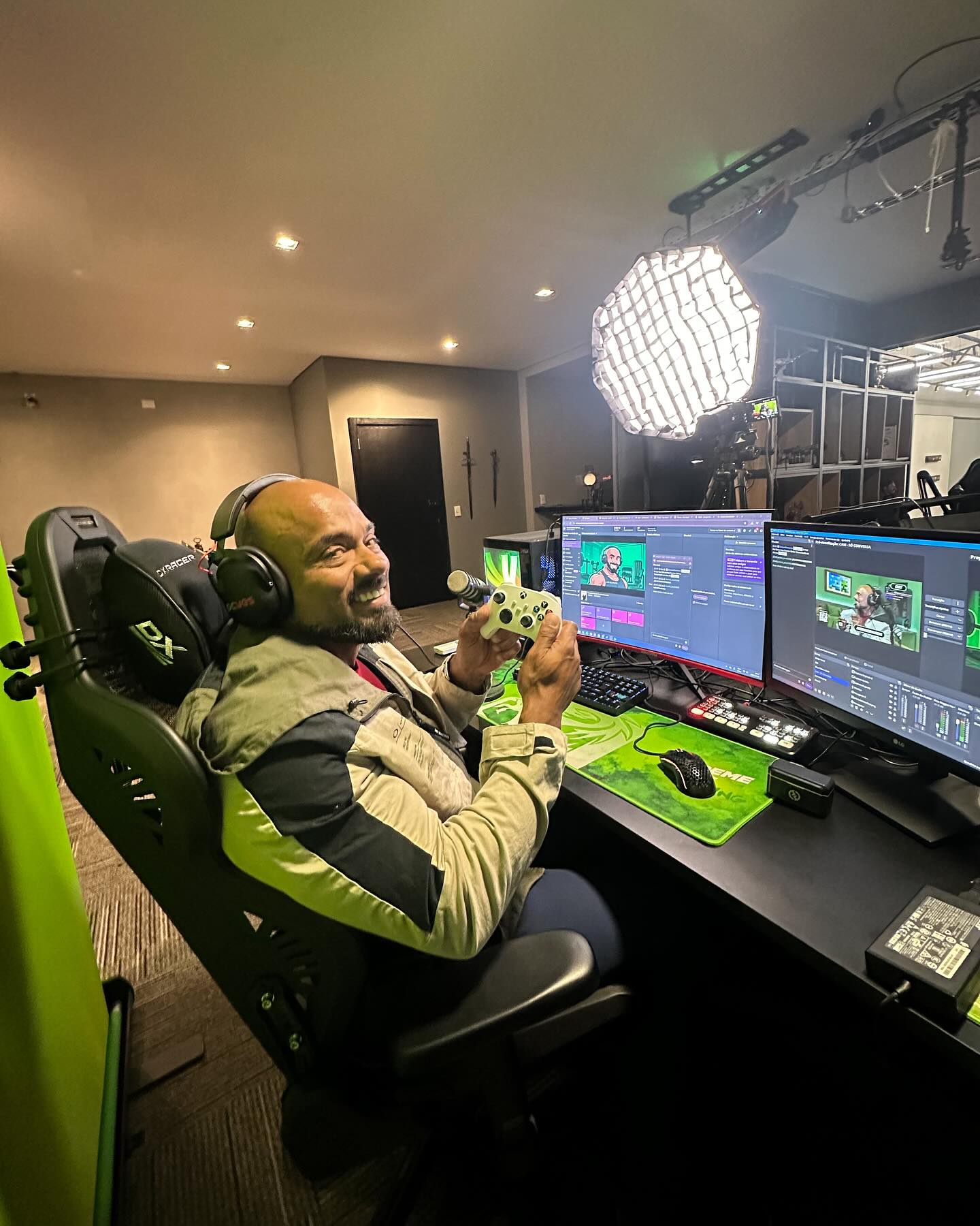VEMM!! Ao vivo na @twitchbr 🔥 LINK NOS STORIES