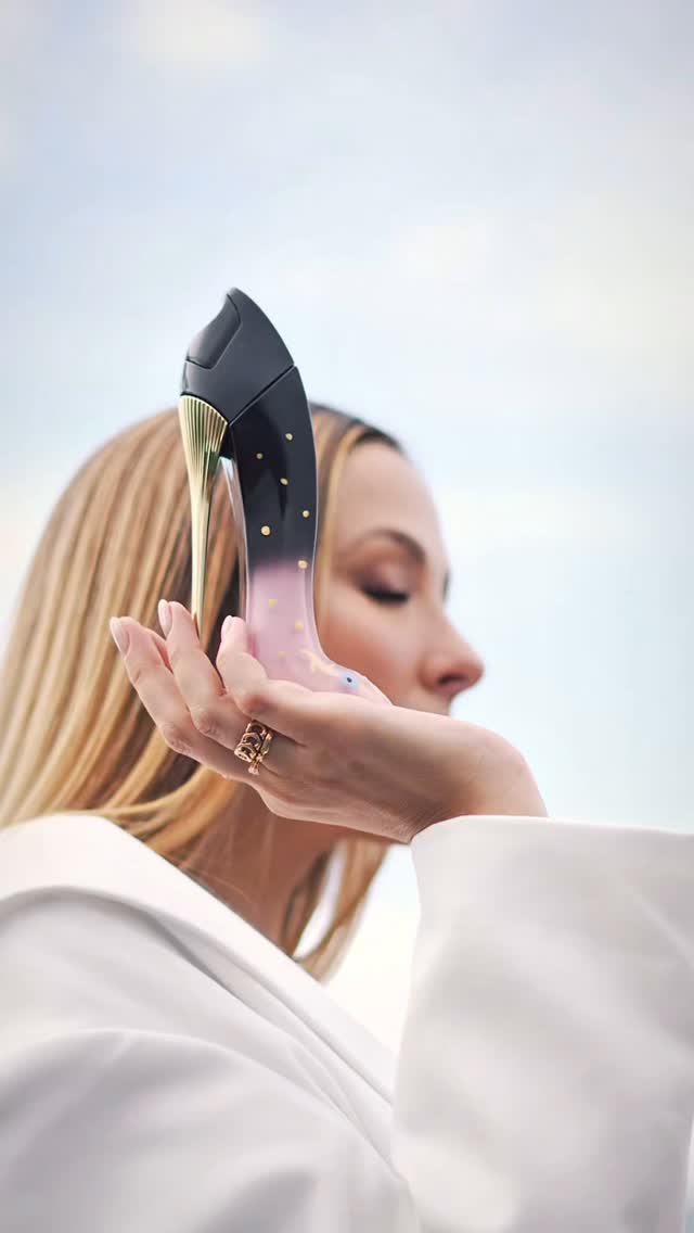 Tres perfumes un mismo propósito; hacerte sentir fresca, sensual, elegante y femenina de día y de noche! De eso se trata los perfumes Good Girl de @carolinaherrera y yo estoy encantada de poder conocerlos todos gracias a @glameclat que preparó un evento increíble para elegir con el que me sienta más identifica y poder además perzonalizarlo.
#goodgirlcarolinaherrera