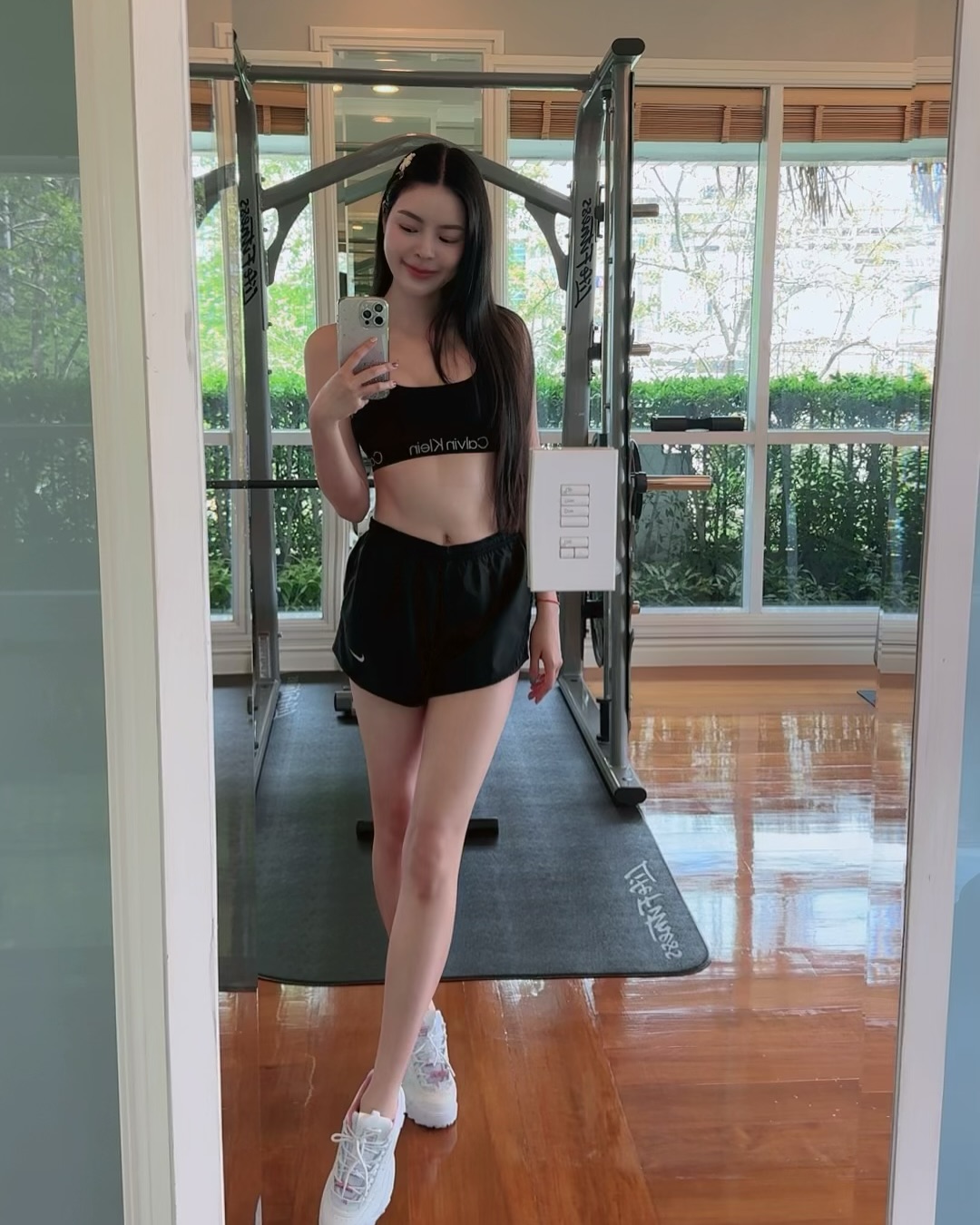 I’m not just building my body I’m rebuilding my discipline, and my strength☁️🌻🍦🍨 month of growth for sure hehe ~* wootwoot
หนูออกจริงๆนะคะ ไม่ใช่แค่ลงมาถ่ายรูป~ 5555 กล้ามท้องเริ่มมาแล้วว ดีใจได้มุ้ยย🌻🍨🍦🌻