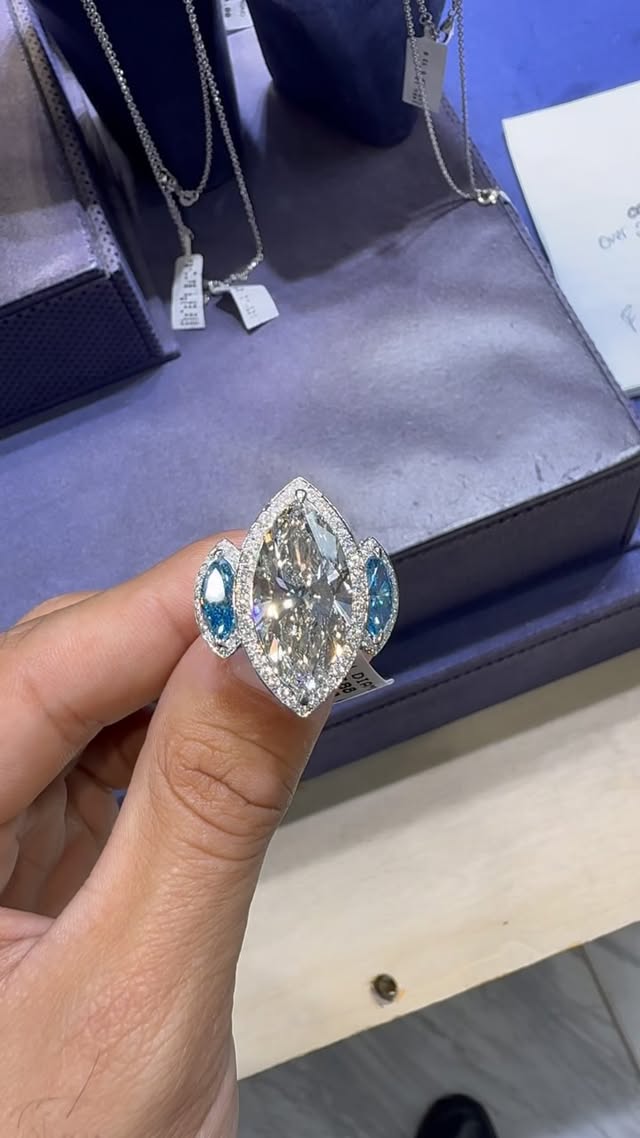 ๐ 10.02 Carats of Elegance ๐
A breathtaking marquise-cut diamond takes center stage, flanked by 4.76 carats of vivid blue diamonds, all set in sleek, timeless platinum.
A masterpiece of bold beauty and rare brilliance. ๐โจ
#LuxuryJewelry #DiamondRing #MarquiseDiamond #BlueDiamonds #PlatinumRing #HighJewelry #StatementRing #JewelryGoals #OneOfAKind