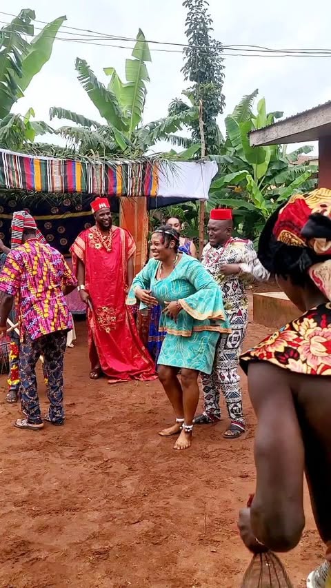 Still on the set of this beautiful project....
With my Golden mama @chiomadanielsofficial
You are one mama I can never joke with trust me ...
You are indeed a mother...
When I say my own personal Mama, he gets why.....
Just know I love you, Mama....
My Personal Gee @mike_uchegbu
My own @julietpatrickodigwe
Abeg @mr_idiotng, what's all this???
You know, go free me ooo 🤣🤣🤣🤣🤣
Produced by @officialjennywhyte
Customer @ngoziniceconcept
Makeup @topc_makeover
#Goodevening
#instagram