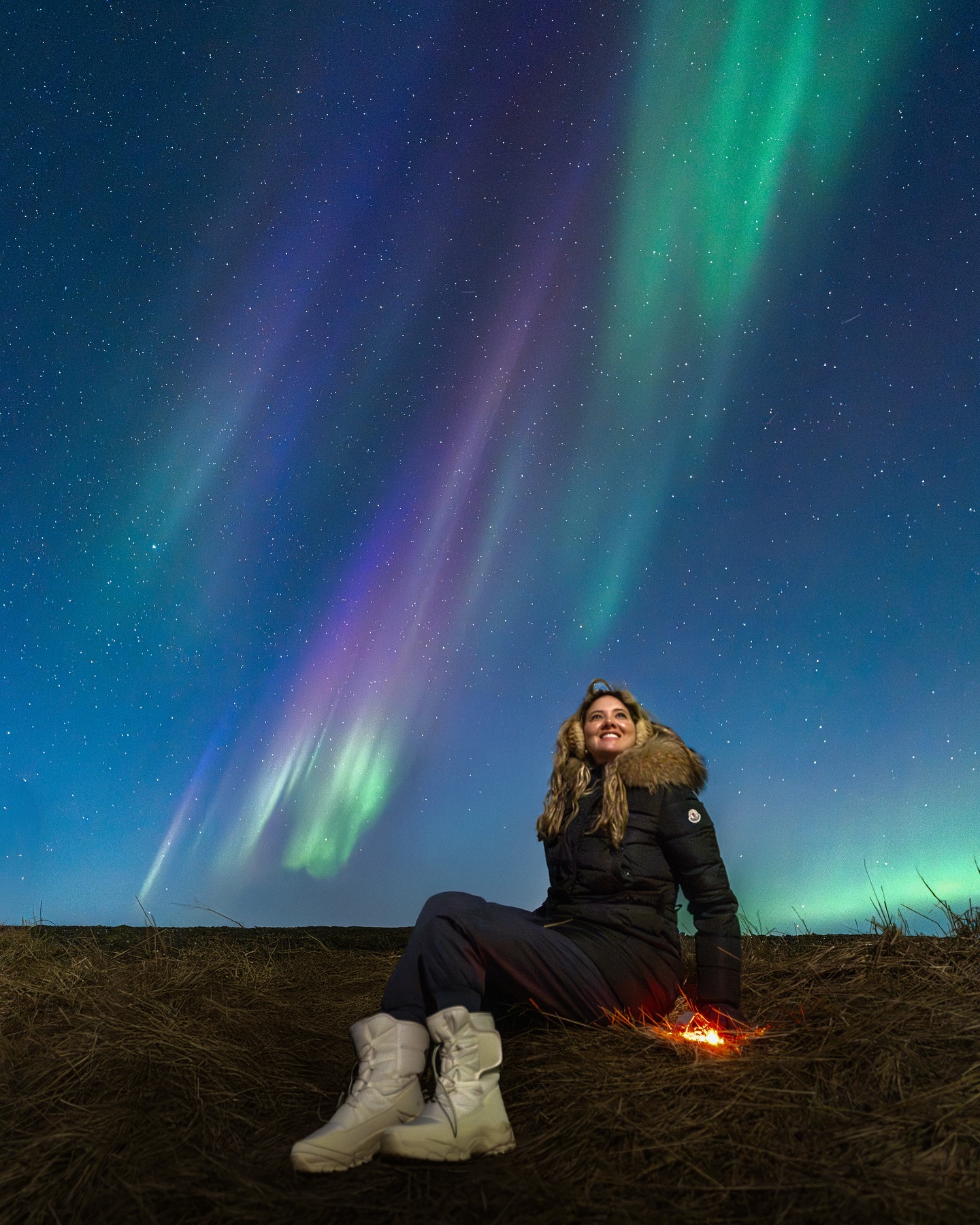 Un sueño más cumplido! Ver auroras boreales en un país donde cada día es más mágico que el anterior. Mis ojos no dimensionan lo que ven y las cámaras no logran captar la totalidad de su belleza. Los contraste son absolutos, desde glaciares, cuevas de hielo, cascadas hasta playas negras, desiertos y cráteres!
Islandia🇮🇸 te quedas por siempre en mi ❤️!
Este carrete quedó corto para todas las fotos que quiero mostrarles.
📸 @cariletelier @haguirrephoto @mariocarvajal