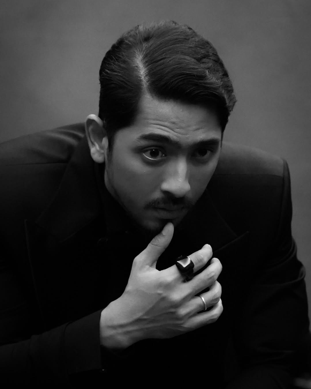 Sampai bertemu jefry tanggal 28 mei diBioskop
“DENDAM MALAM KELAM”
Suit custom @sasdesigns @rakeshd18
Shoes @mariominardi_official
Fashion Stylist @erichalamin
Grooming @philipekarunia
Hair @bumi_zainall