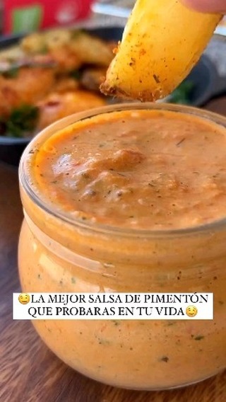 SALSA DE PIMENTÓN 🫑
Puedes comerla con todo, papas, arepa, patacones, en asados 🤤🤤
Etiqueta a un amigo/a para hacerlo
- En un sarten con aceite de oliva, Asamos 1 pimentón sin pepas, media cebolla roja, 1 tomate y 1 ajo.
- Después los llevamos a un procesador junto con 1 cdta de sal, 1/2 cdta de pimienta *1 huevo cocinado (duro)
- 1/4 de taza de cilantro
-1/4 de taza de aceite de oliva
- 4 cdas de vinagre blanco
- Zumo de medio limón
- Licuamos todo
👉🏻 Sígueme para mas recetas.
.
Créditos: gracias a @luchokooc ❤️
.
#recetas #recetassanas #recetassaludables #recetasfaciles #salsa #salsadepimenton #verduras #vegetales #arepas #papas #asado #salsarica #comida #parapicar #comidasana #comidasaludable #comer #comersano #comersaludable #cocina #cocinafacil #cocinarapida #cocinasaludable #cocinardelicioso