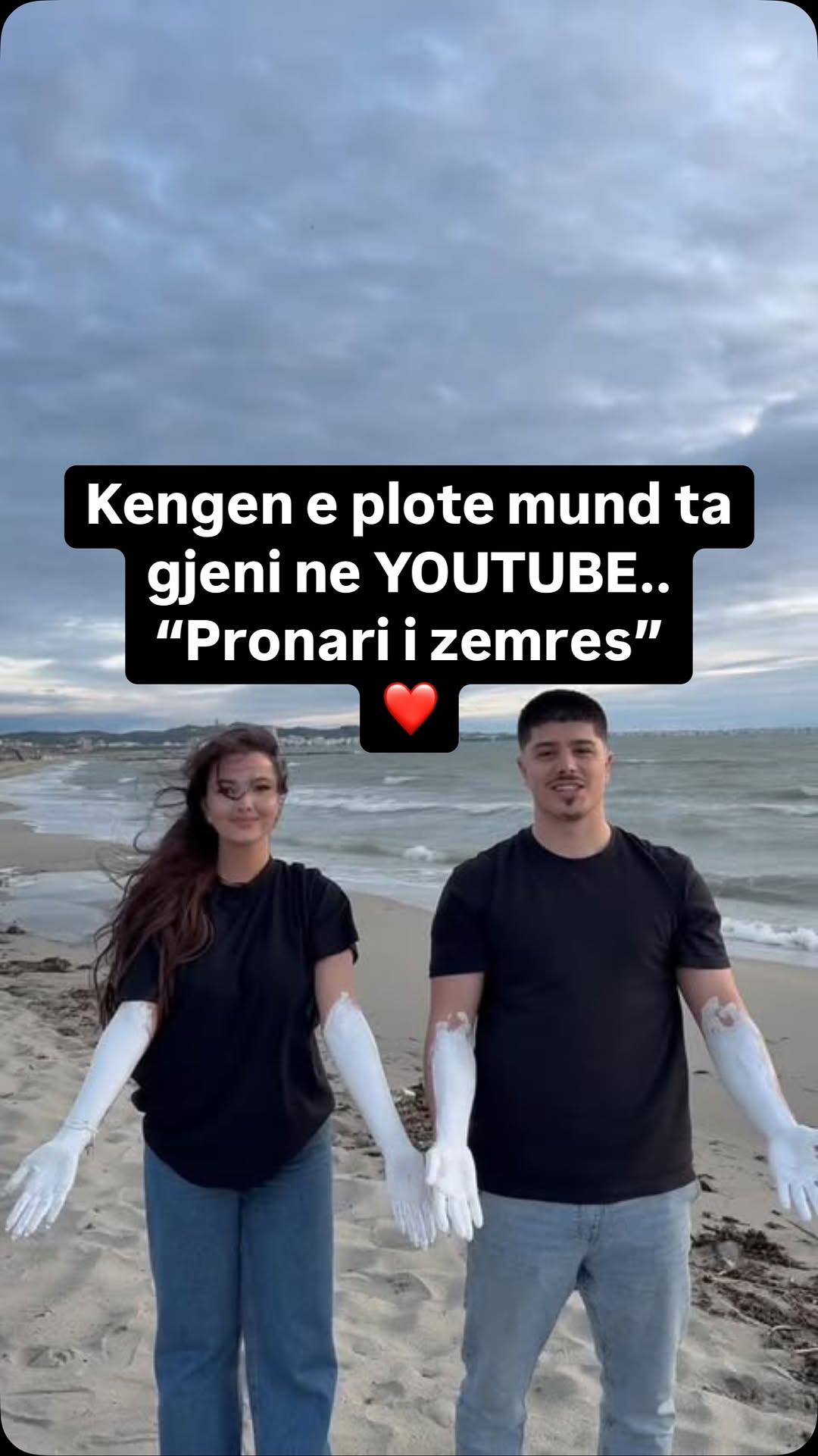 Kenge per qiftet 2025 , dashuria le gjurme te perjetshme..
PRONARIT TE ZEMRES❤️