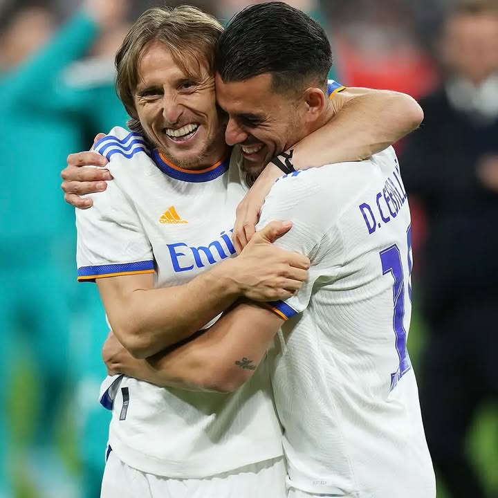 Adiós, amigo.
Eres y siempre serás parte de la historia de este club.
Gracias por tantos momentos compartidos… Todos conocen tu talento dentro del campo, pero pocos imaginan la calidad humana que demuestras fuera de él.
Aún nos queda un último baile, iremos a muerte por ti 🤍⚽️