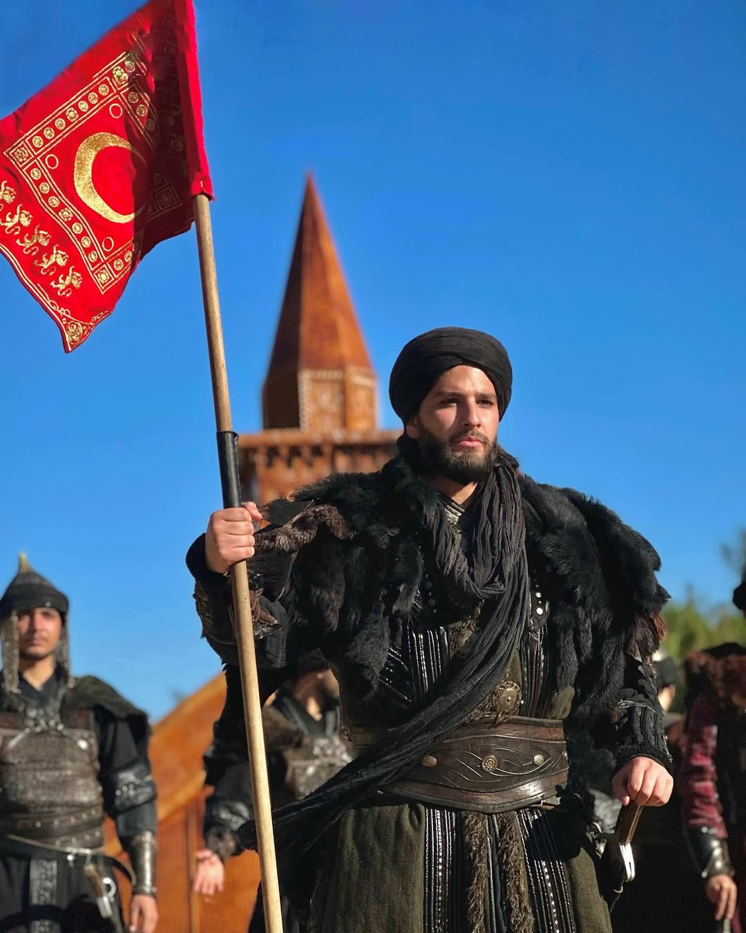 تحقيق هذا الحلم هو فضلٌ من الله أولاً وآخراً… الحمد لله دائمًا وأبدًا، على التوفيق الذي لا يأتي إلا منه
سنين وأنا بهالمنصة، وكل مرة بنشر عَمل جِديد وفكرة جِديدة وحلم جديد ، بلاقي قلوب حقيقية حوالَي… في ناس وجودهم نعمة، وكلمة منهم بتهوّن تَعب الطريق ، وهذه المنصات لا تخلى من مرضى القلوب لكن الشخص السيء ما بيمثل إلا نفسه ..
أقل واجب إني أتشكركُم فَرداً فَرداً على كُل كلمة حلوة غمرتوني بحبكم ، وبارك الله فيكم والقادم أجمل إن شاء الله 🤍
Photo by : @celalall 🤍