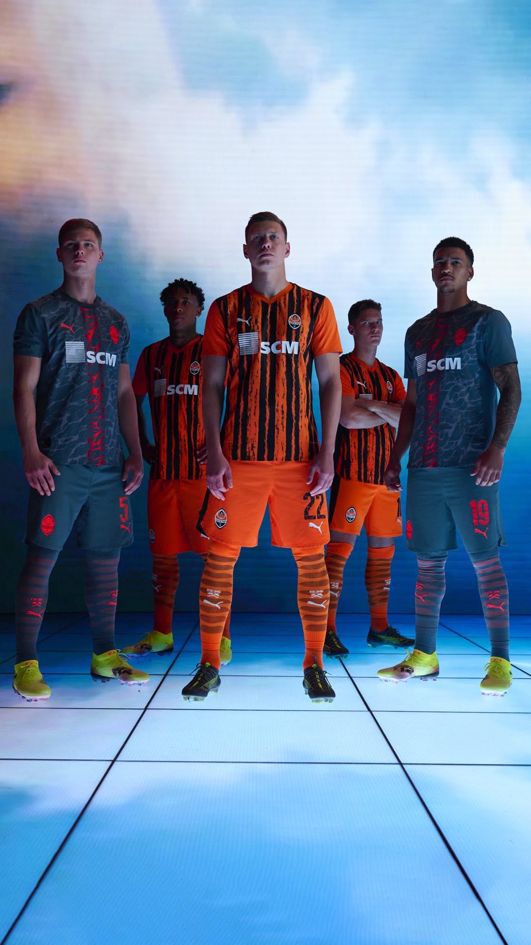 🧡🌋 Енергія, що пробуджує майбутнє ⚡️🖤
⠀
🔥 Представляємо нову форму PUMA x SHAKHTAR сезону-2025/26 ⚒️
⠀
🛒 Придбати комплекти можна вже зараз у магазині ФК «Шахтар» shop.shakhtar.com (посилання – у наших сторіз і в профілі @fcshakhtar), на офіційному сайті ua.puma.com та в партнерських точках продажу.
⠀
🧡🌋 Energy awakening the future ⚡️🖤
⠀
🔥 Presenting the new PUMA x SHAKHTAR 2025/26 strip ⚒️
⠀
🛒 You can purchase the kits now at the FC Shakhtar shop (the link is in our stories and @fcshakhtar bio), on the official website ua.puma.com and at partner retail locations.
⠀
#Shakhtar #PUMA @pumaukraine @pumafootball #football #футбол