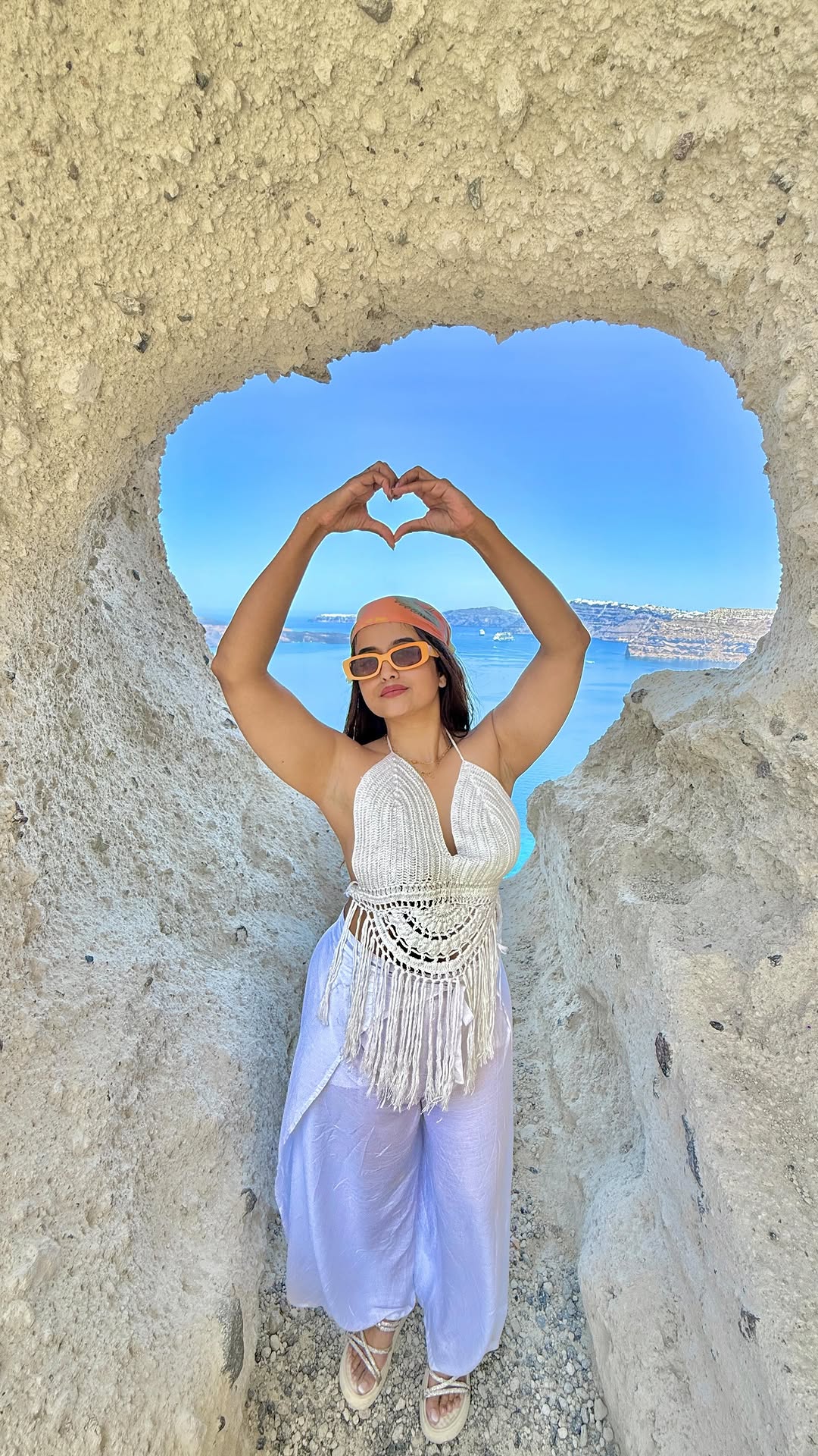 Heart of Santorini!
.
.
@trawel_mart notified us to Explore this Hidden gem in the Island called the heart…for breathtaking views