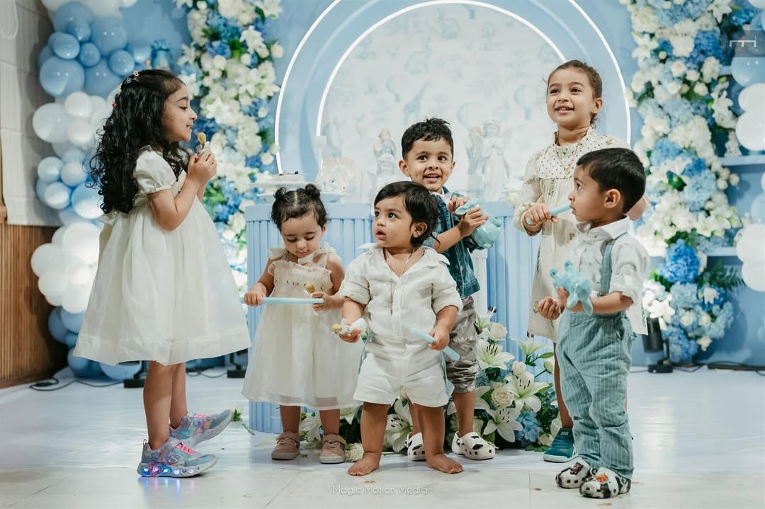 We’re not always this well-behaved 💙
Decor @thegreindale 🫶🏼
Outfit @littlepeanut.in
Location @roastown_global
#ilaidiaries