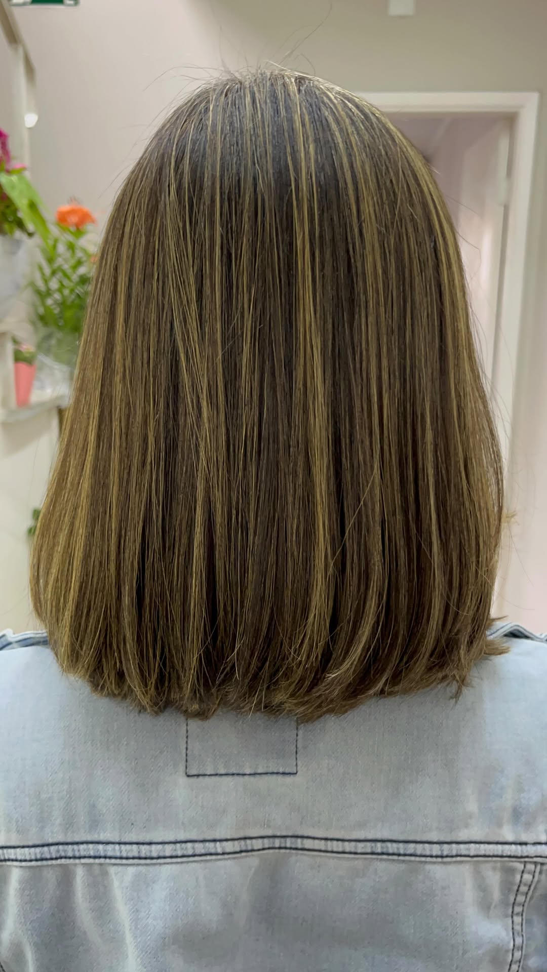 Depois de 3 anos sem fazer mechas @elizacris.sales resolveu da uma iluminada no seu cabelo , que por vez está muito saudável.
Vamos vê até quando ela vai ficar só no iluminado sútil. Rss
#antesedepois #iluminada #morenailuminadas #mechas #mudança #cabeloreal #vidareal