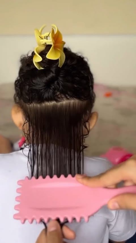 Omg! Tag your curly friend! 🫨🫶🏻• majusodrecordeiro Follow @fatimabeautyblog for more! DM to get featured 💖
.
.
.
#videohair #hairdecoration #hairoftheday #hairstyle #hairstyleideas #tutorialvideo #hairstylevideo #hairstyletutorial #hairvideotutorial #braidtutorial #tutorialhairdo #hotd #hairtutorial #hairstyleideas #braidsofinstagram #hairtransformation #hairideas #hairvideo #braidoftheday #hairvideoshow