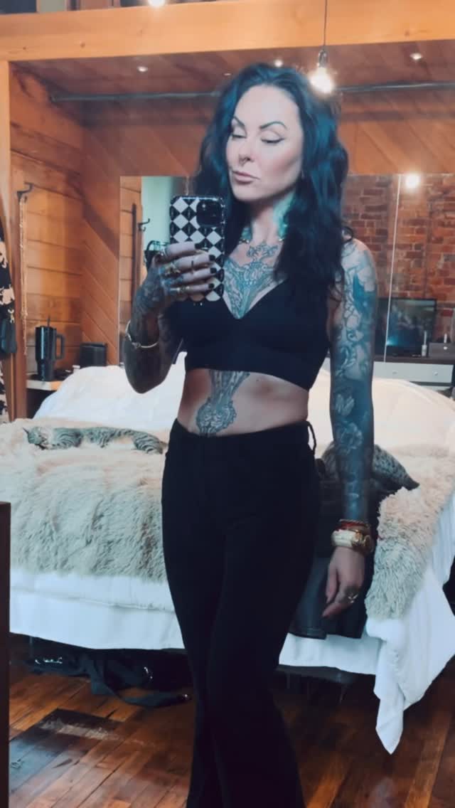 My morning living above the tattoo shop 👁️ life is good 🖤 And I couldn’t ask for a better partner to do life with @jasonphillipstattoo
As usual I am continuing to do a bit of everything… not only can you find me in shop, I’m still taking clients for Vaughn Ara Cosmetics, and I can take one more Tattooer Webdesign client at this time. And of course Catalyst Artist Salve and Heal Tattoo Aftercare Salve are available at @evolvetattookc !
Feel free essage me or send inquiry through my website.
Hope the day is treating everyone well!
#keepcreating
#vaughnara