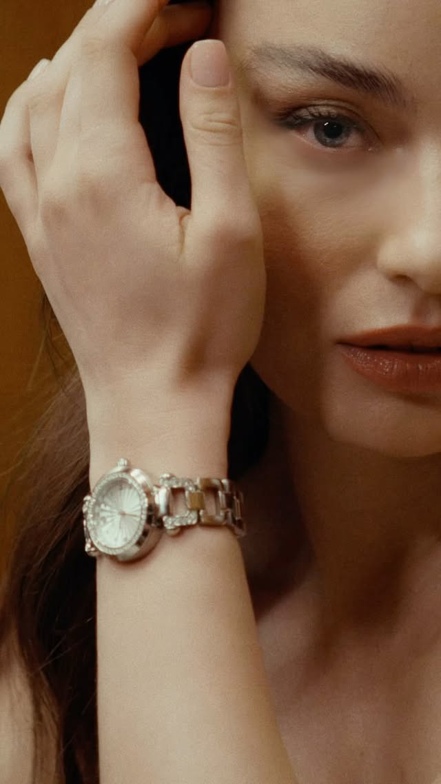 Her adım yeni bir yön.
Her an, geleceğe açılan bir kapı.
@guesswatches ile zamanın rotası değişiyor.
@aycaaysinturan
🔺🔻 GUESS WHAT’S NEXT ❓
#GuessWatches #SaatveSaat
#işbirliği