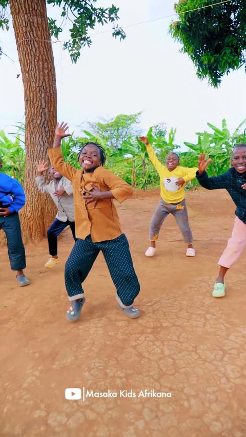 Mood for the weekend 😍💃🏿🥁🕺
🎶 @alemaodoforrooficial
Happy Saturday beautiful people, have a great weekend❤️
.
www.masakakidsafricana.org
📧 Info@masakakidsafricana.org
.
#masakakidsafricana #masakakids
#reels #Instagood #discover #happy #reelsinstagram #dancereels #dance #dancer #reelsdance #explore #trend #viral #trendingreels #viralvideos #masakakidsdance